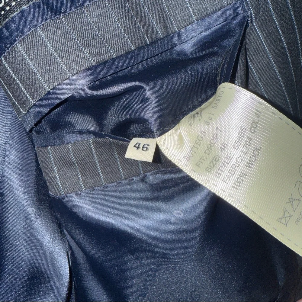 Sophisticated Black Pinstripe Men's Suit Jacket